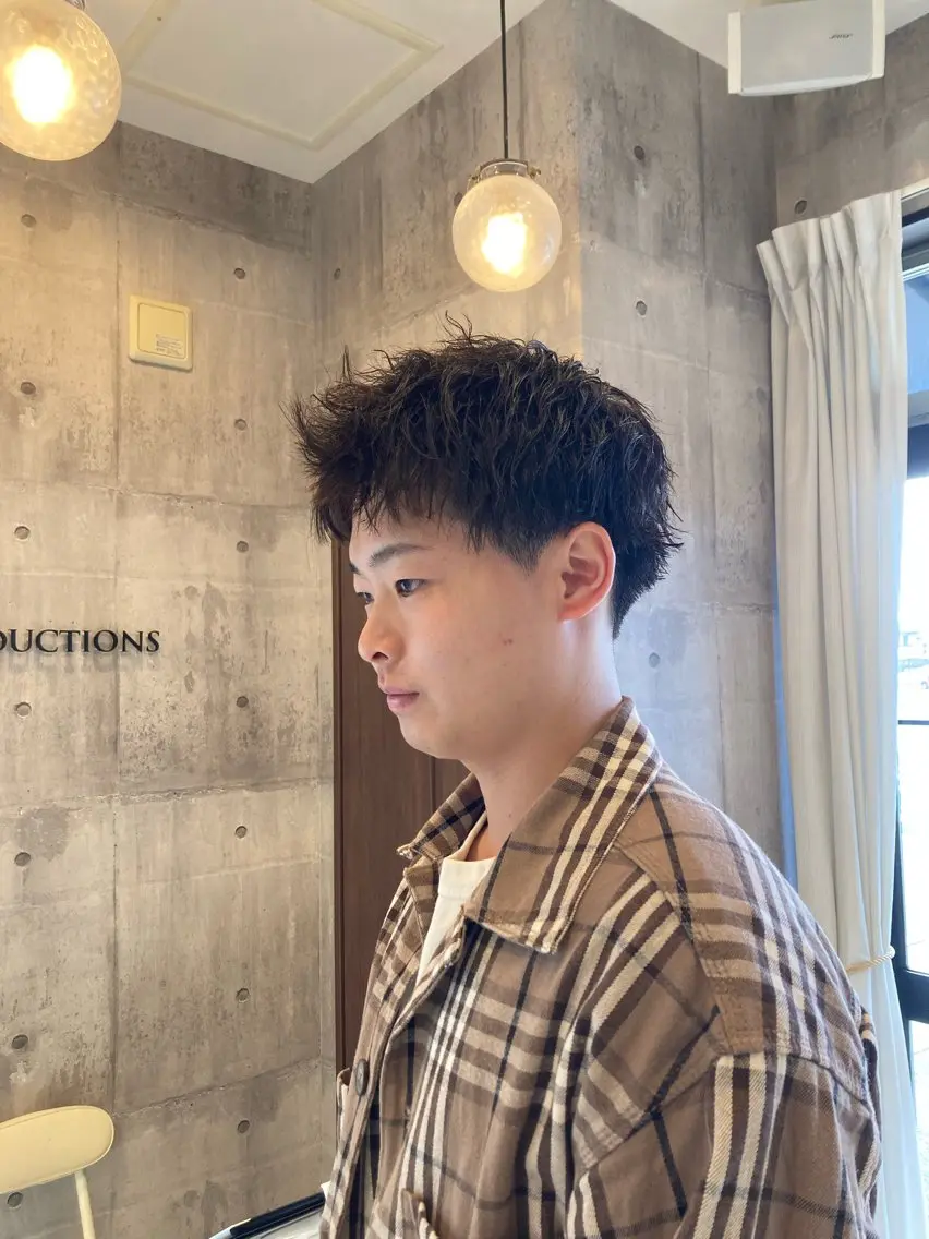 ショート パーマ メンズ アップバング メンズパーマ メンズツイストパーマ ツイストパーマ カット パーマ ハマノ ミユのヘアスタイル
