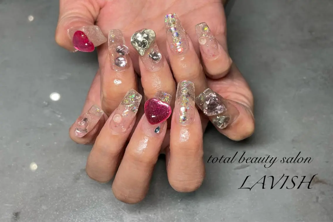 ネイル LAVISH 大和店 emi・:*+のネイルデザイン