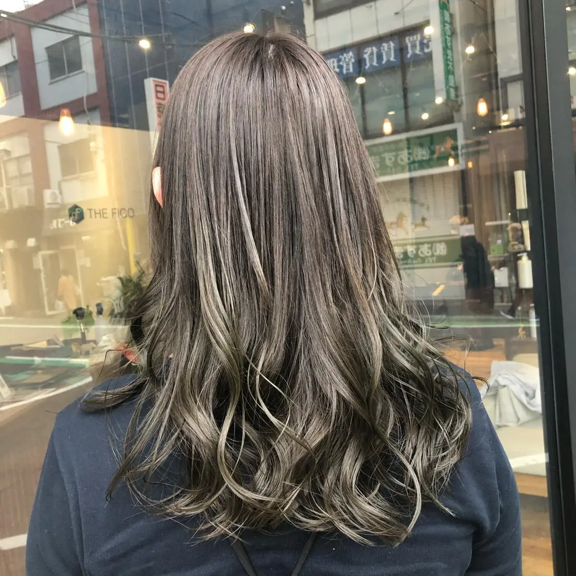 ロング カラー よしだ しおりのヘアスタイル