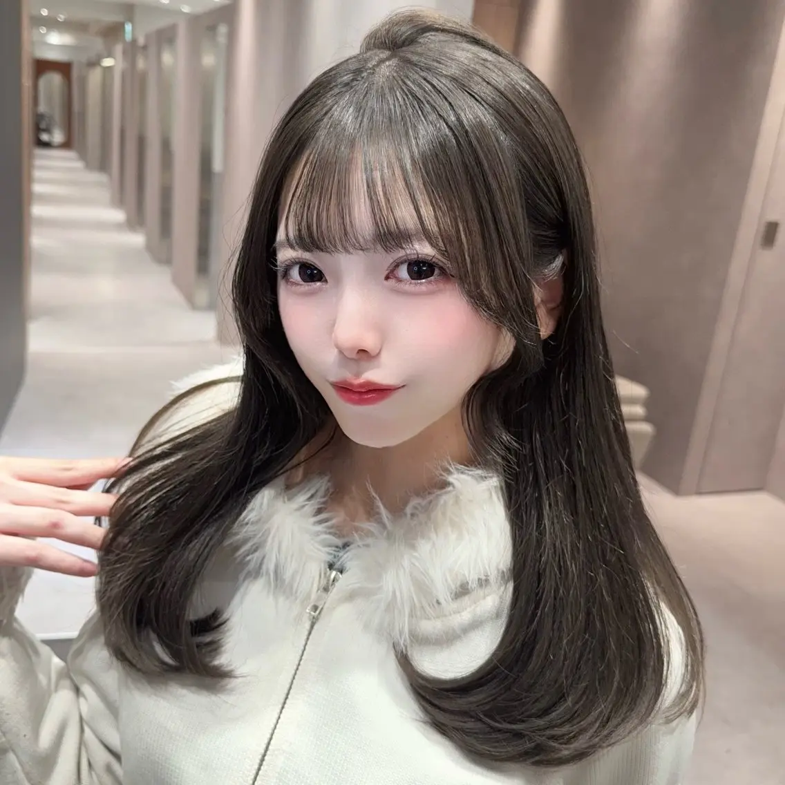 ミディアム アイスグレージュ レイヤーカット カット ヘアカラー トリートメント 顔周りレイヤー/新宿 /モテ艶カラー/航介のヘアスタイル