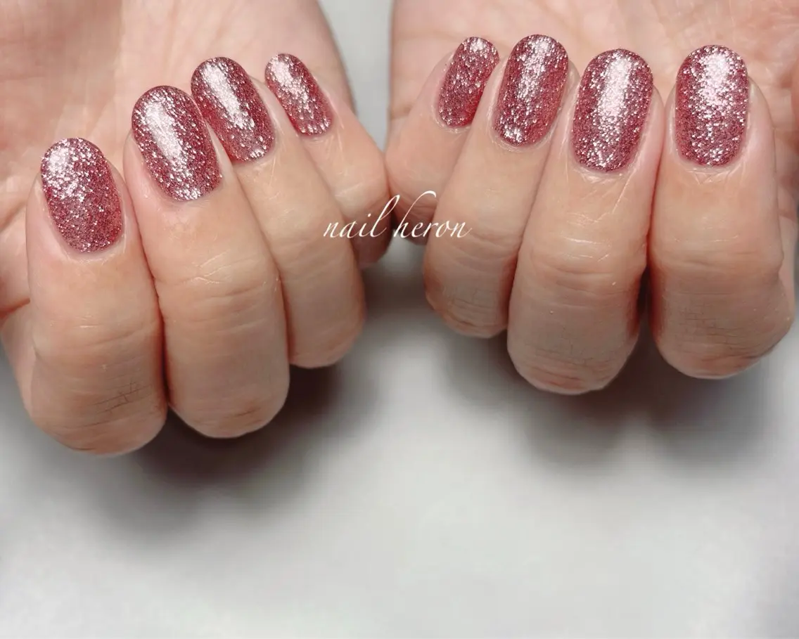 ネイル ラメ(グリッター) ピンク ハンドネイル saki_ nail heronのネイルデザイン