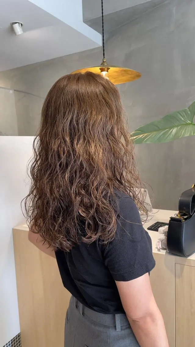 カラー 都築 菜美のヘアスタイル