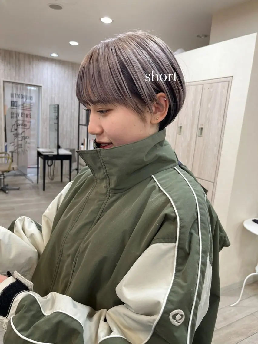 ショート カラー 切りっぱなしボブ ショートボブ ハンサムショート ブリーチ ボブ カット ヘアカラー トリートメント 初めてのショート お任せください✂️のヘアスタイル