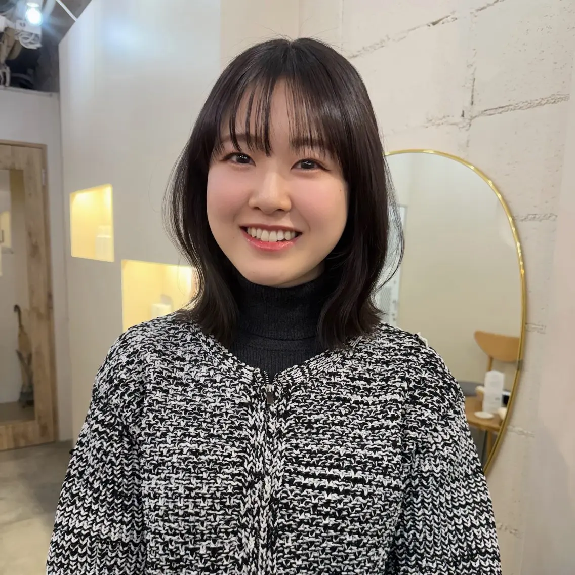 ミディアム カラー カット ヘアカラー トリートメント 透明感カラー/顔周り 臼井逸美のヘアスタイル