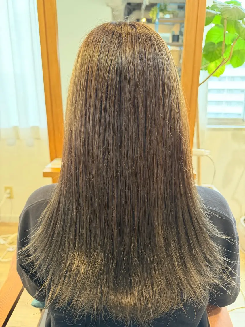 セミロング RENA｜透明感 カラー×癒しスパのヘアスタイル