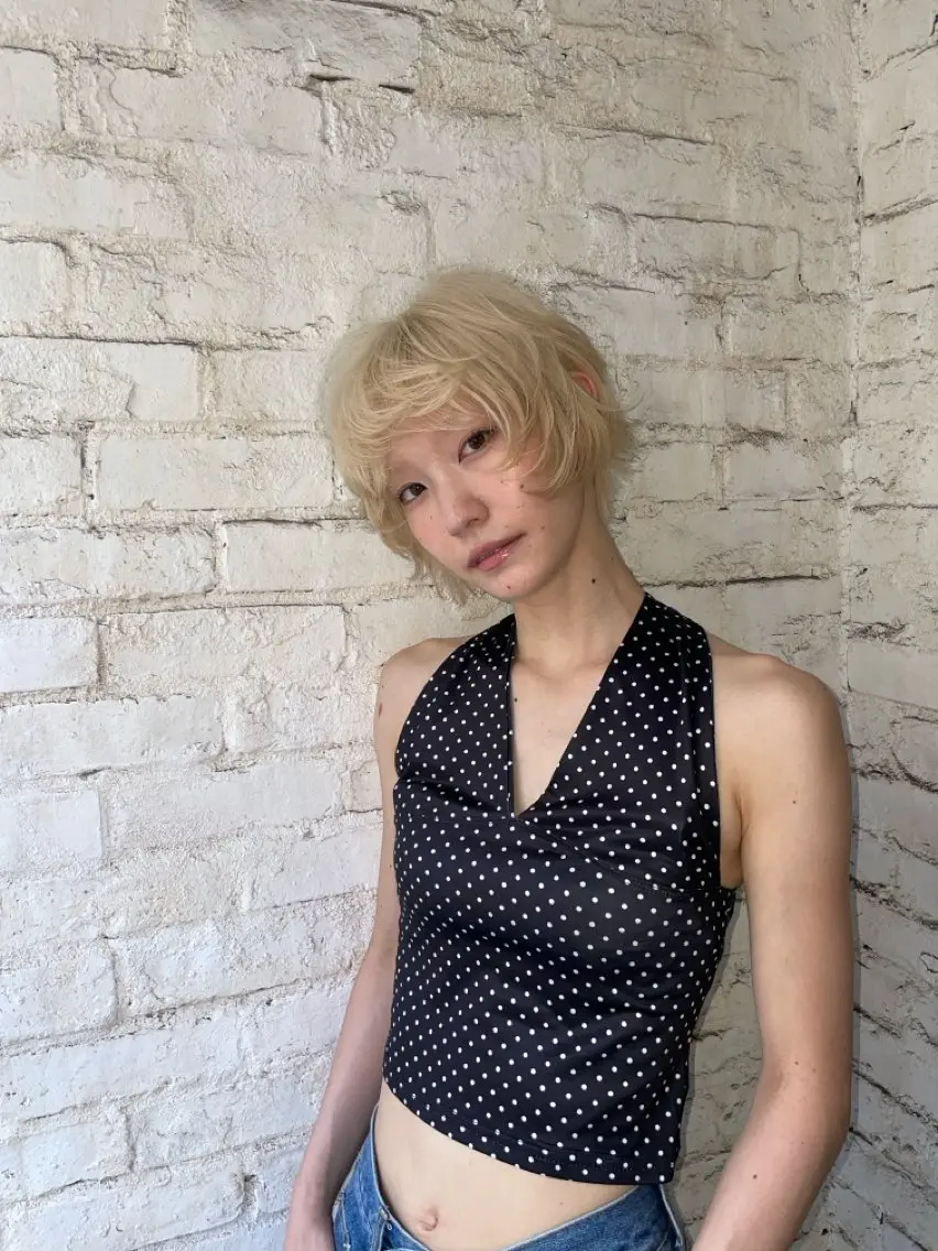 ショート カラー 抜きっぱなしブロンド ブロンド ヘアカラー ズミ🦖髪質改善 レイヤー☆艶ボブのヘアスタイル