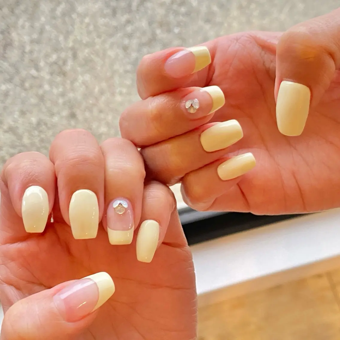 ネイル フレンチネイル 夏ネイル 黄色 Loca.nails Kasumiのネイルデザイン