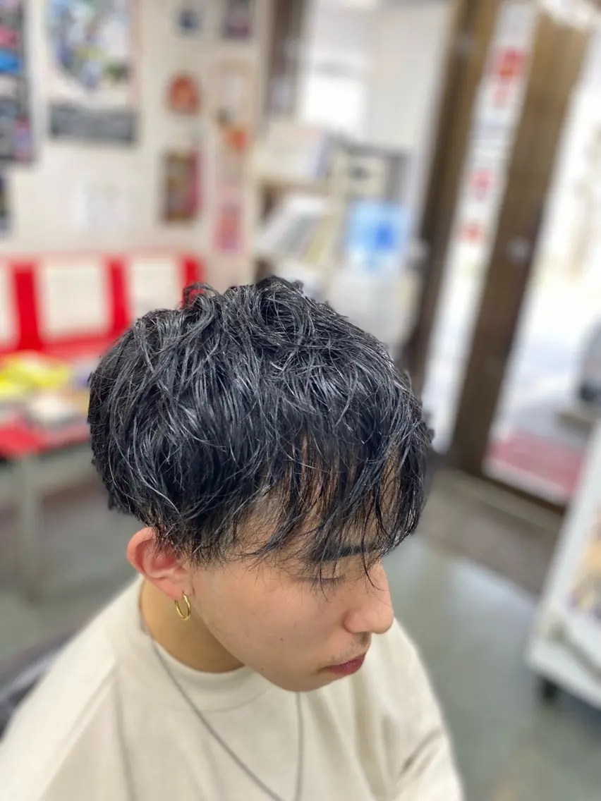 ミディアム パーマ メンズ ミディアムパーマ フェードカット メンズパーマ ツイストスパイラルパーマ スパイラルパーマ カット パーマ 深澤 さおりのヘアスタイル
