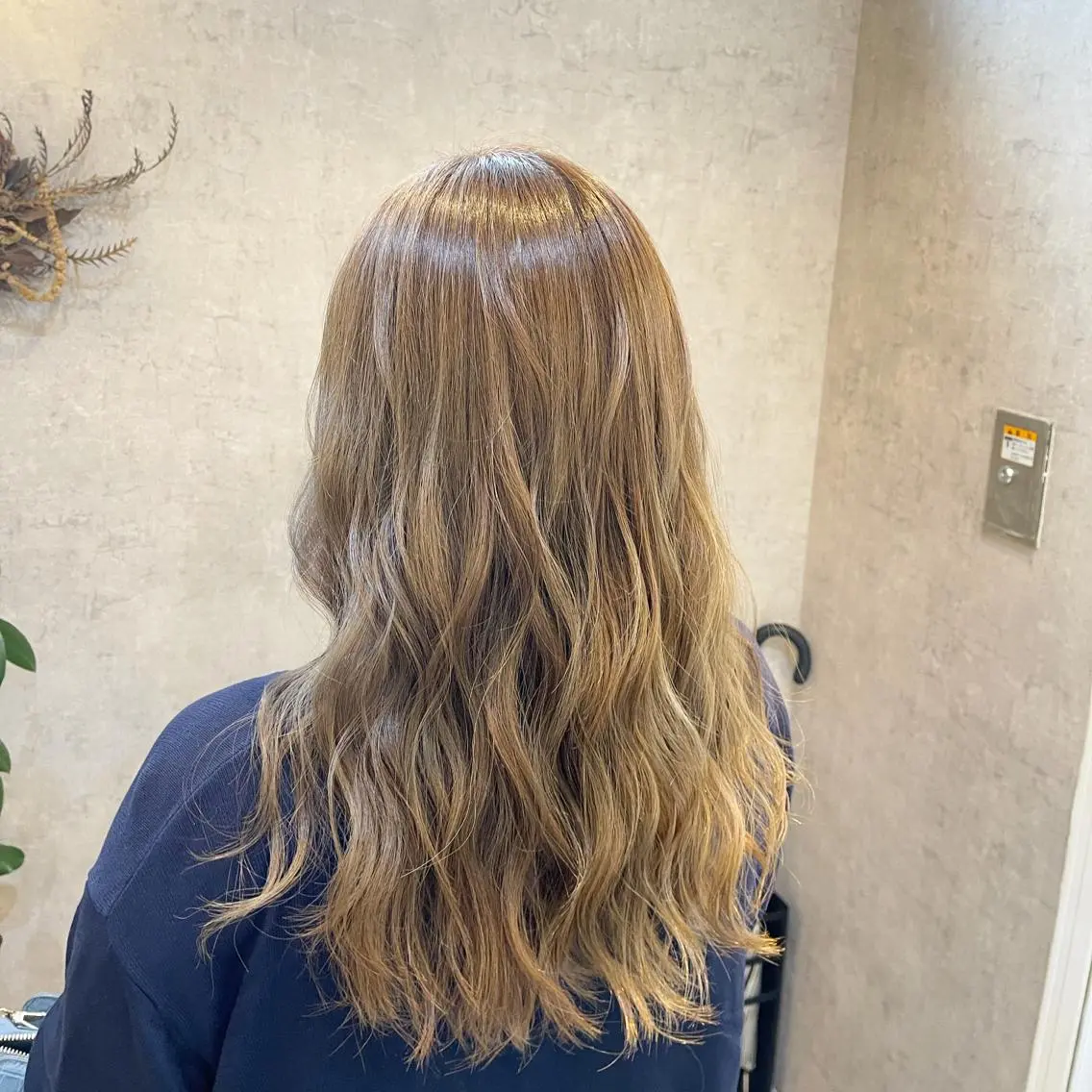 ロング カラー 佐々木 まゆかのヘアスタイル