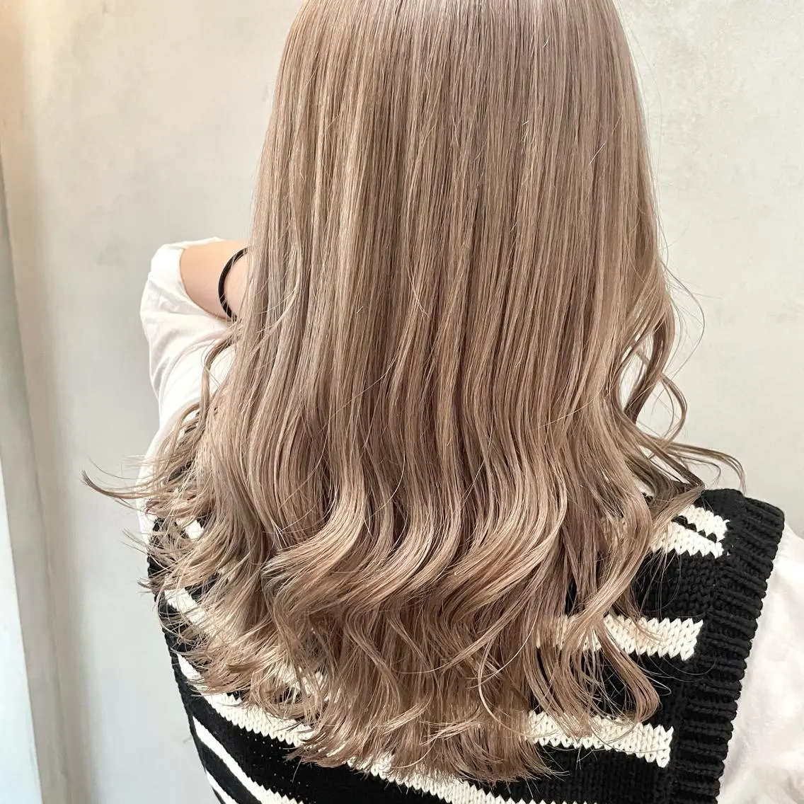 ロング カラー ベージュカラー ハイトーンカラー ミルクティーベージュ ヘアカラー トリートメント ✨MiL✨ ✨心斎橋✨のヘアスタイル
