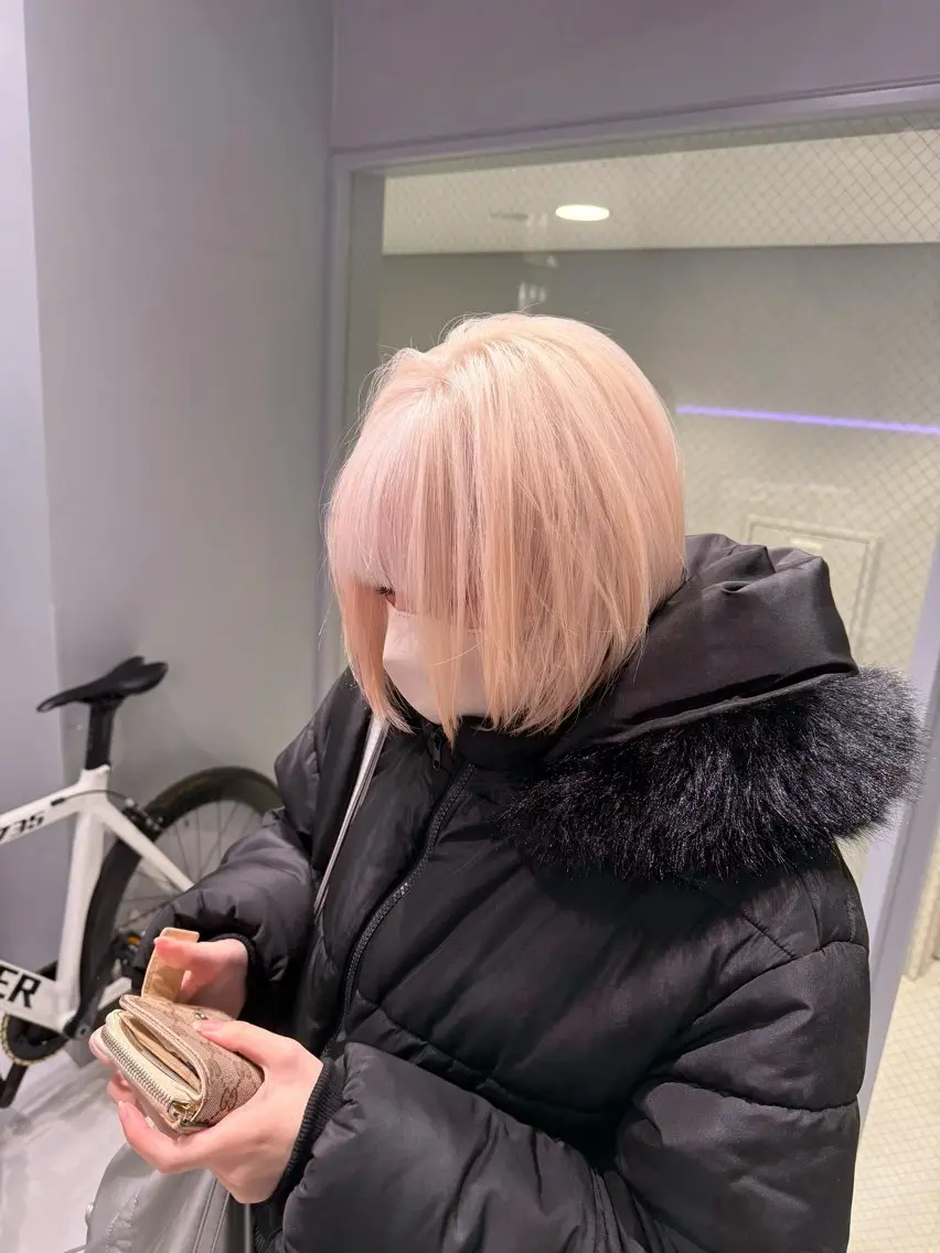 ショート カラー カット ヘアカラー トリートメント ハイトーンレイヤー 顔まわりSOTAのヘアスタイル