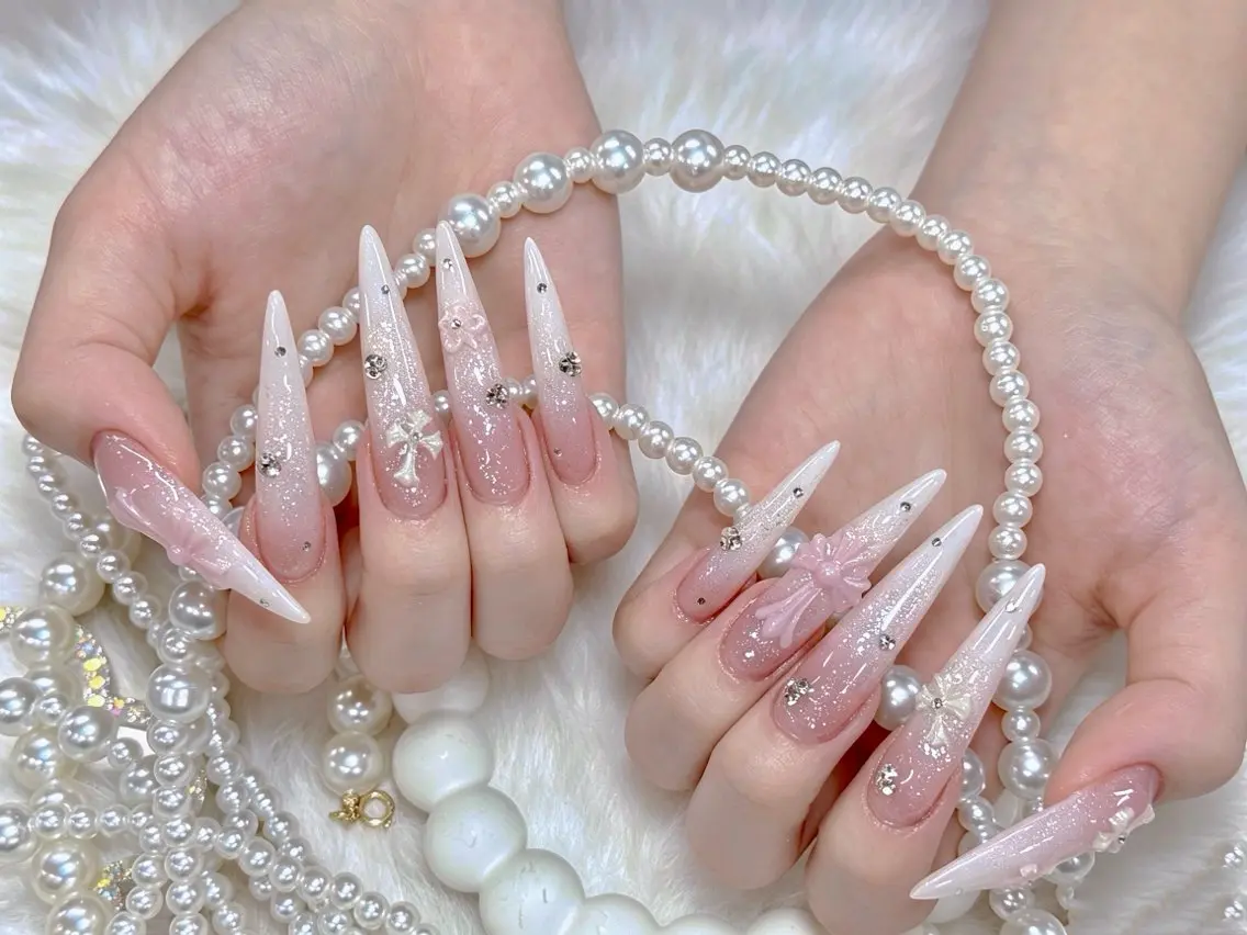 ロング 韓国風ヘア ハンドネイル Rola kira 麗のネイルデザイン
