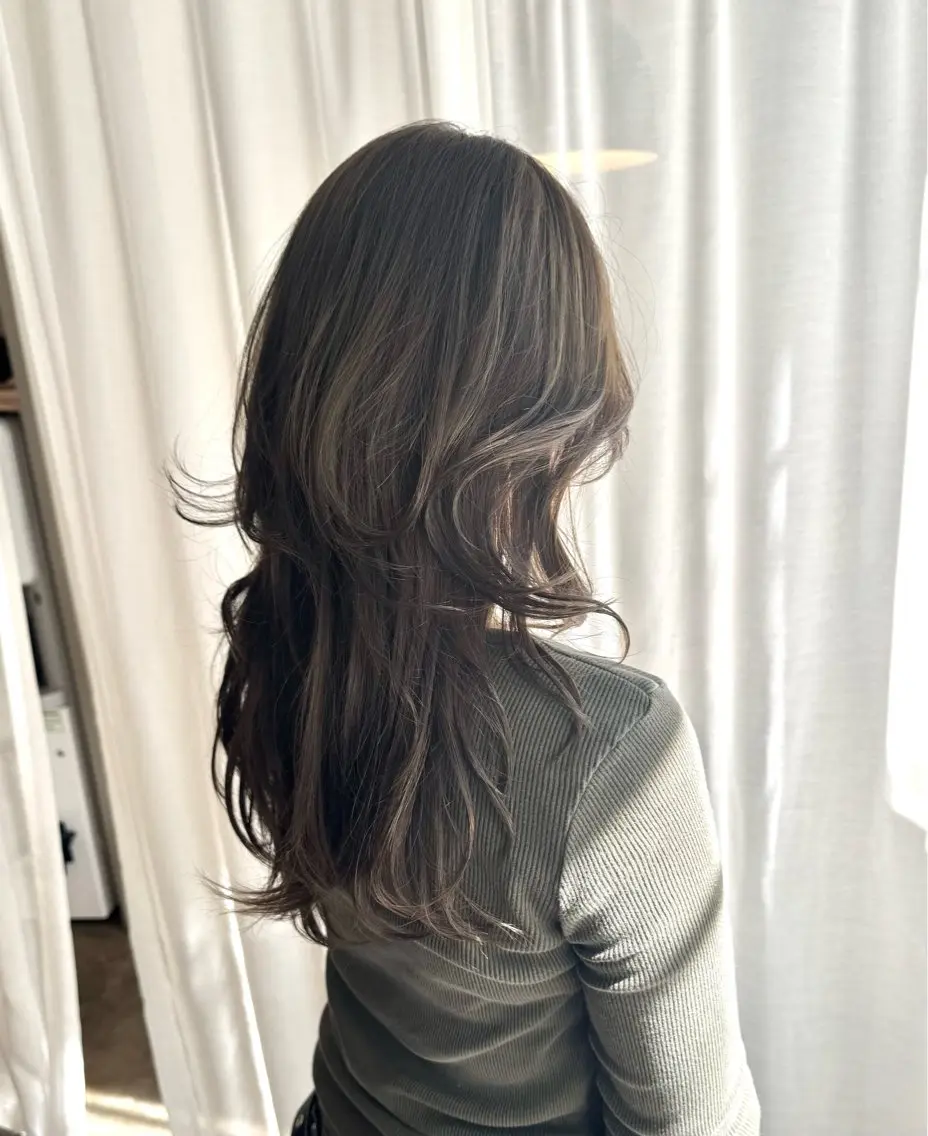 ロング カット ヘアカラー トリートメント カイリ 【POOL】のヘアスタイル