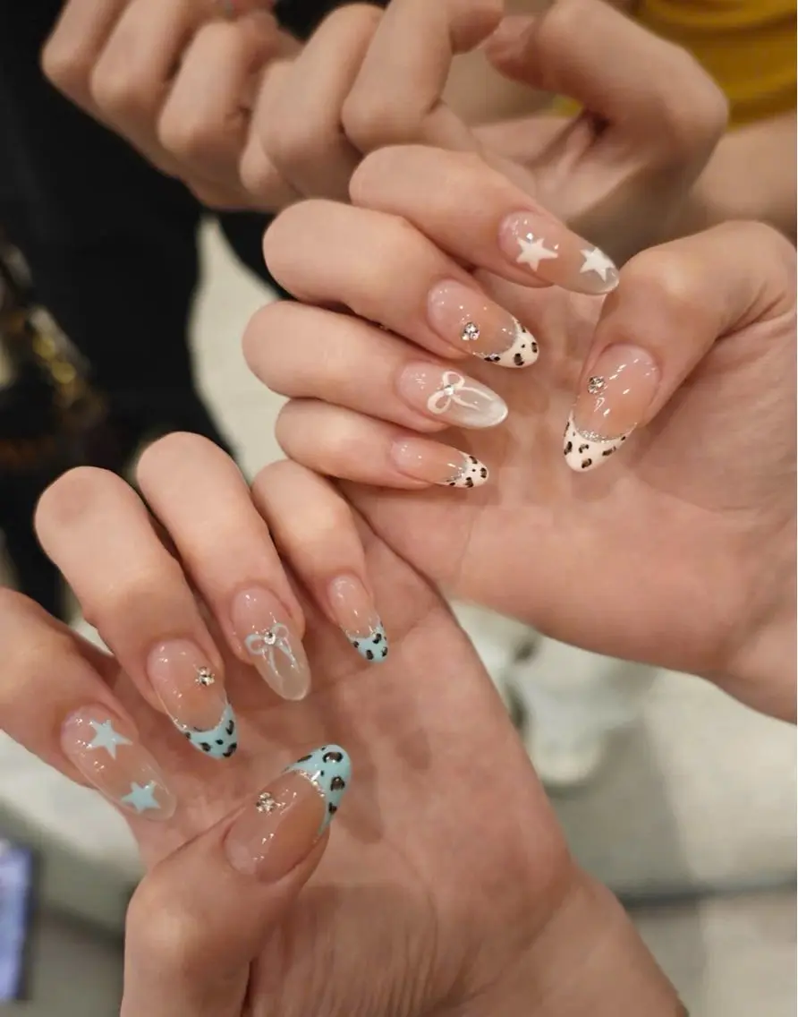 ネイル フラッシュネイル フレンチネイル グラデーション キラキラネイル 韓国ネイル ハンドネイル Hy nailsのネイルデザイン