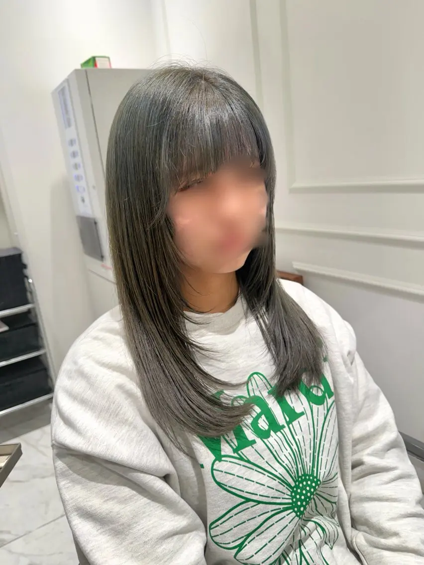 セミロング カラー ダブルカラー オリーブカラー 村泉 心のヘアスタイル
