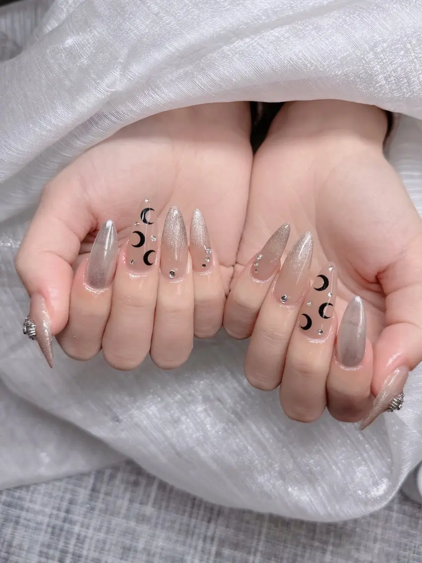 ネイル フレンチネイル ジェルネイル ハロウィン キラキラネイル 韓国ネイル H.baby Nail Salonのネイルデザイン