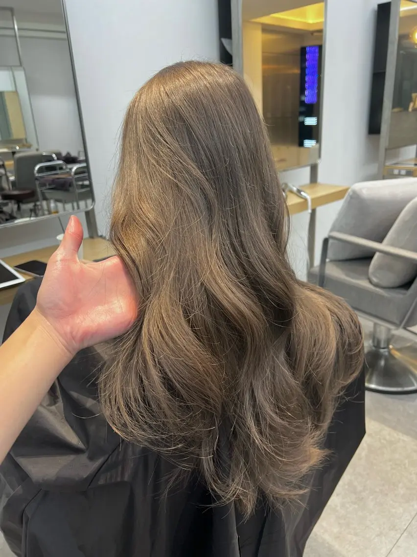 ロング カラー ブリーチ ケアカラー トリートメント 柔らかブラウン/顔周 りレイヤー♡ユウシのヘアスタイル