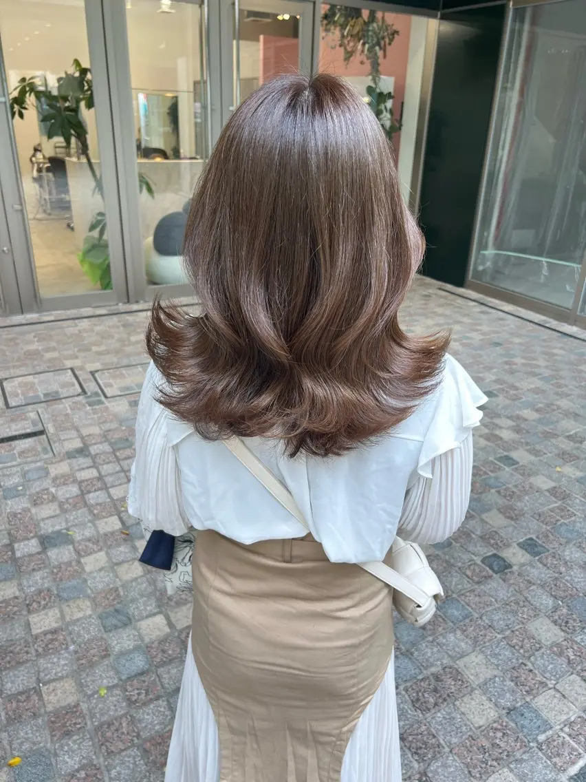 ミディアム カラー SOYON AYAKAのヘアスタイル