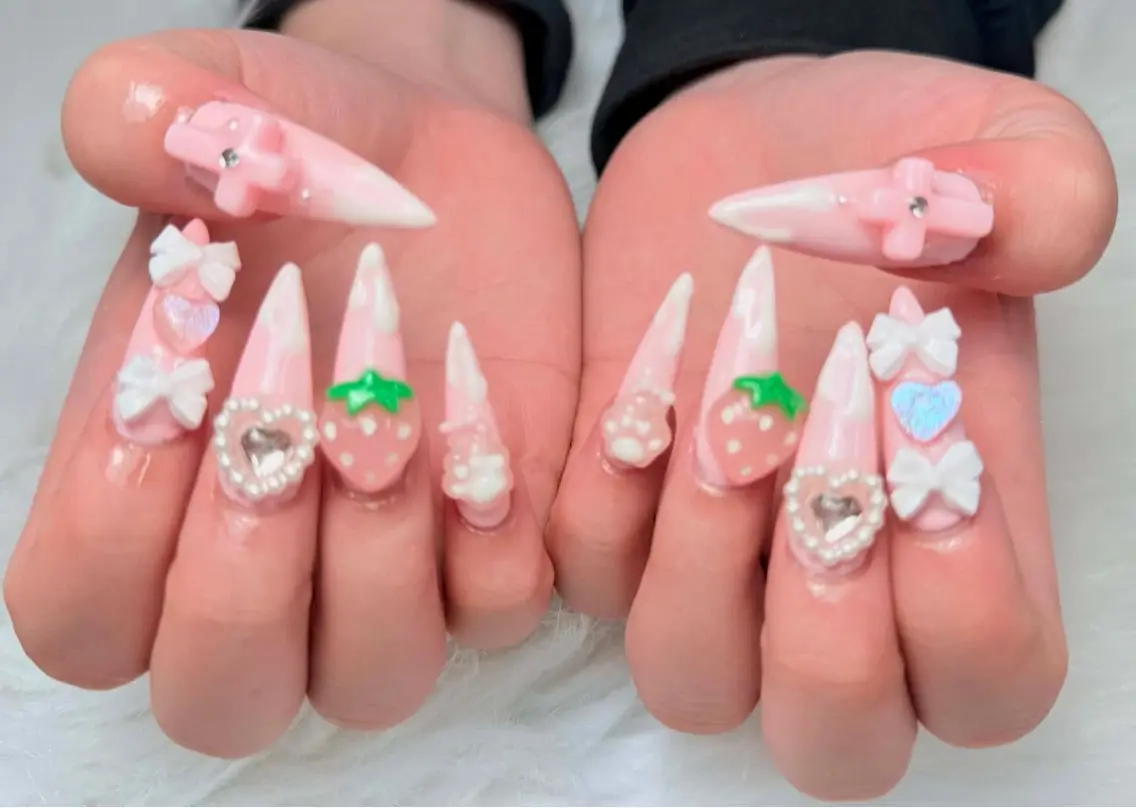 ネイル アートネイル ボルドー フレンチネイル ジェルネイル 氷ネイル・うるうるネイル ハンドネイル Julie NailSalonのネイルデザイン