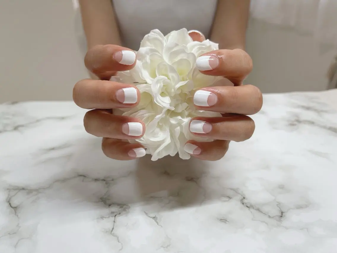 ネイル フレンチネイル 逆フレンチ R@nail🫧町田 🫧らんのネイルデザイン