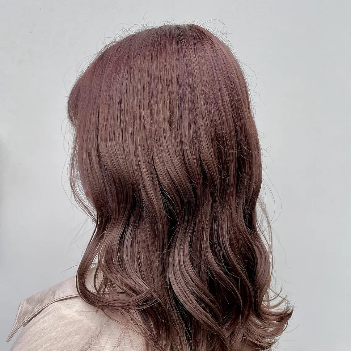 ミディアム カラー パーマ アディクシーカラー ブリーチ ブロンド ブルーカラー ハイライトカラー ヘアカラー CEINE PATHのヘアスタイル