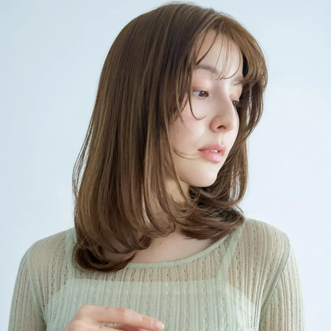 セミロング 艶髪ストレート❇️ レイヤー❇️出町光流のヘアスタイル