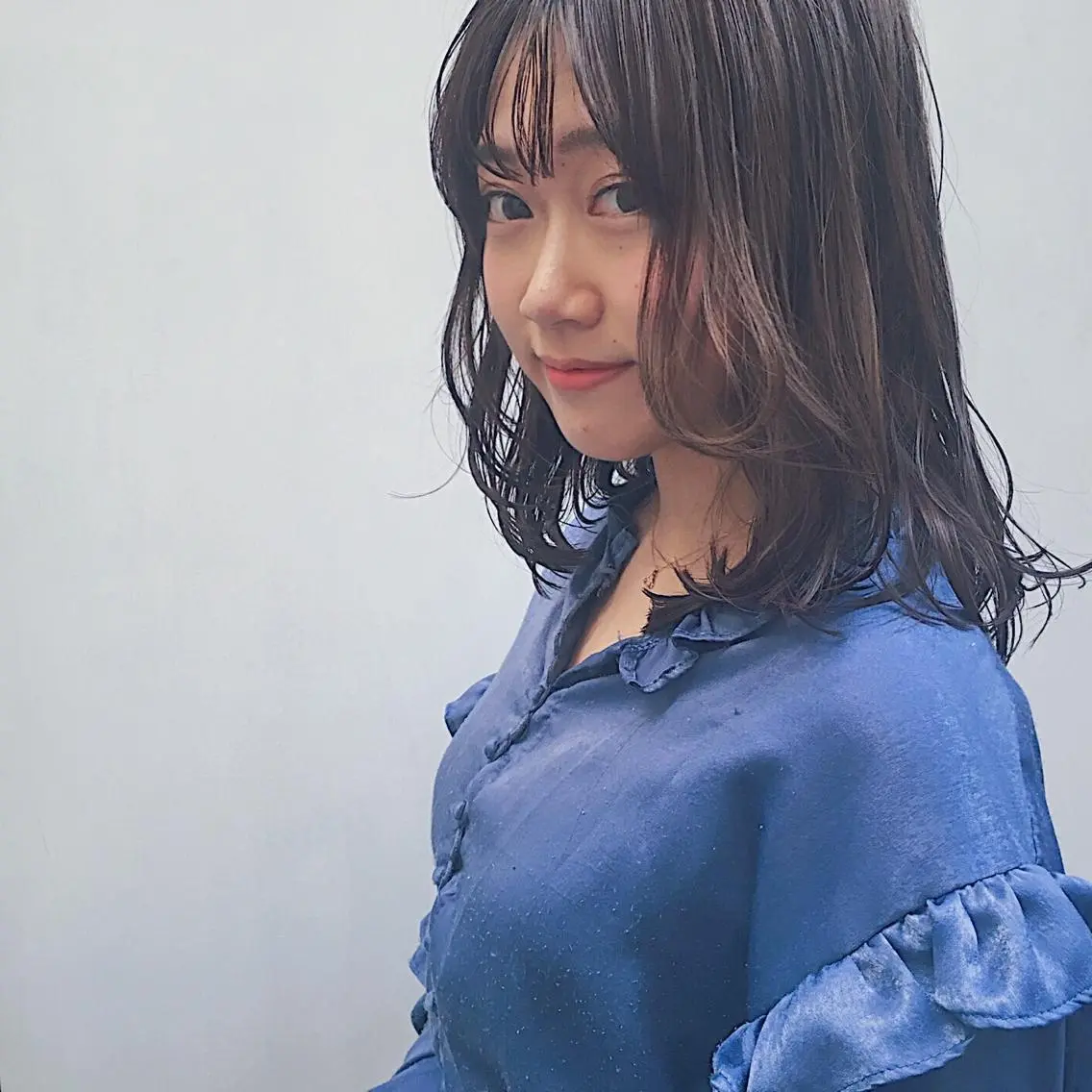 ミディアム カラー アッシュ ベージュカラー 透明感カラー レイヤーカット カット ヘアカラー トリートメント 山中 直輝のヘアスタイル