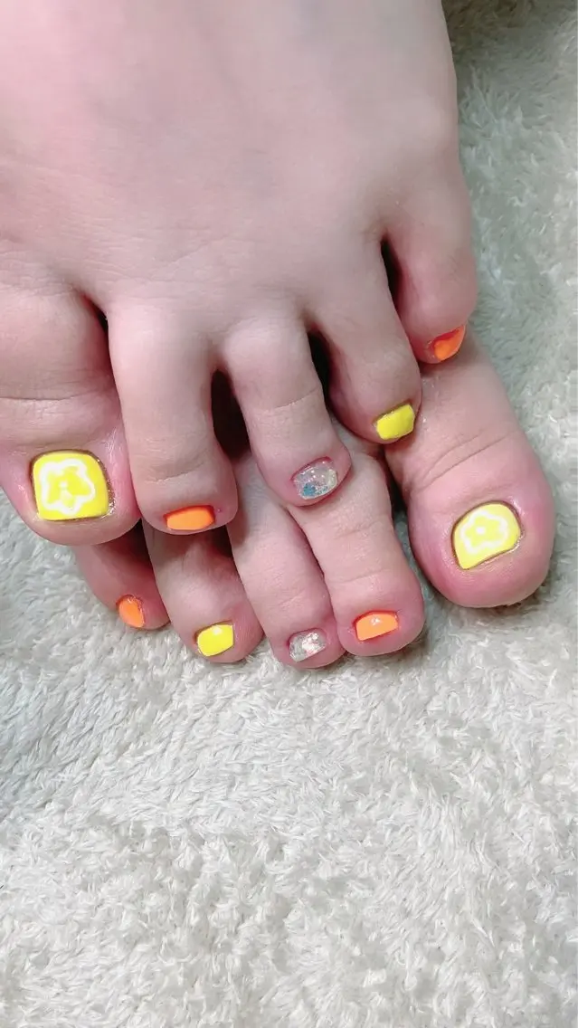 ネイル フットネイル shino🌟 痛ネイルのネイルデザイン