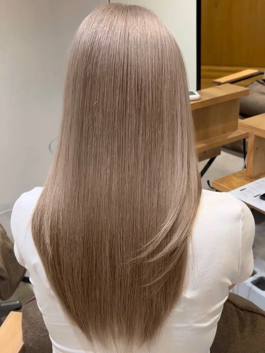 ロング カラー ベージュカラー ブリーチ ケアブリーチ デザインカラー ダブルカラー カット ヘアカラー 肌に馴染むハイトーン /ミルクティーカラーのヘアスタイル