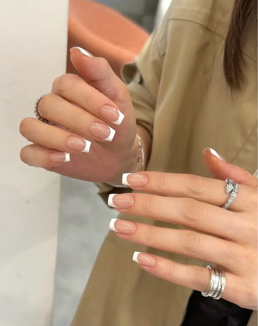 ⚠️ベース色あり⚠️フレンチネイル【ソフトジェルオフ込み】の写真