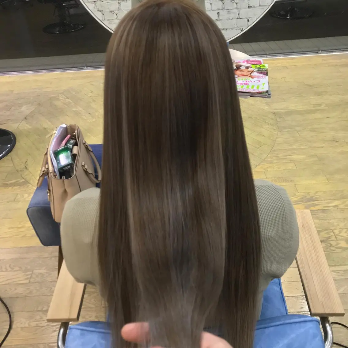 ロング カラー ヘアアレンジ グレージュ 松井 敬太郎のヘアスタイル