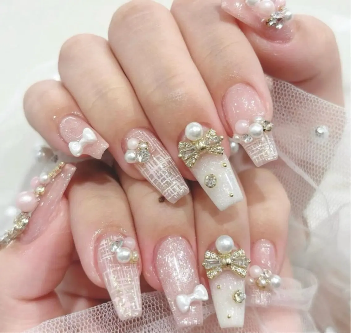 ネイル アートネイル 長さ出し ジェルネイル マグネットネイル ニュアンスネイル ハンドネイル Cloudy Chan 歌舞伎町のネイルデザイン