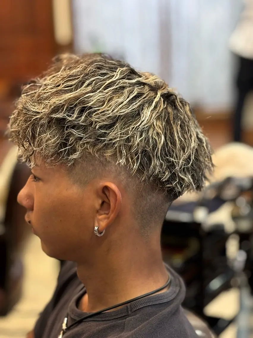 ショート カラー パーマ メンズ メンズハイライト ハイライトカラー ハイライト おしゃれ泥棒 石原メンズ特化美容師のヘアスタイル