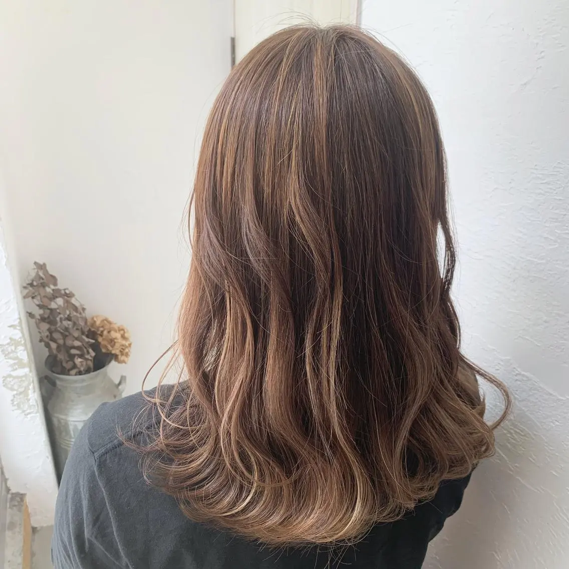 セミロング カラー fio マナミのヘアスタイル