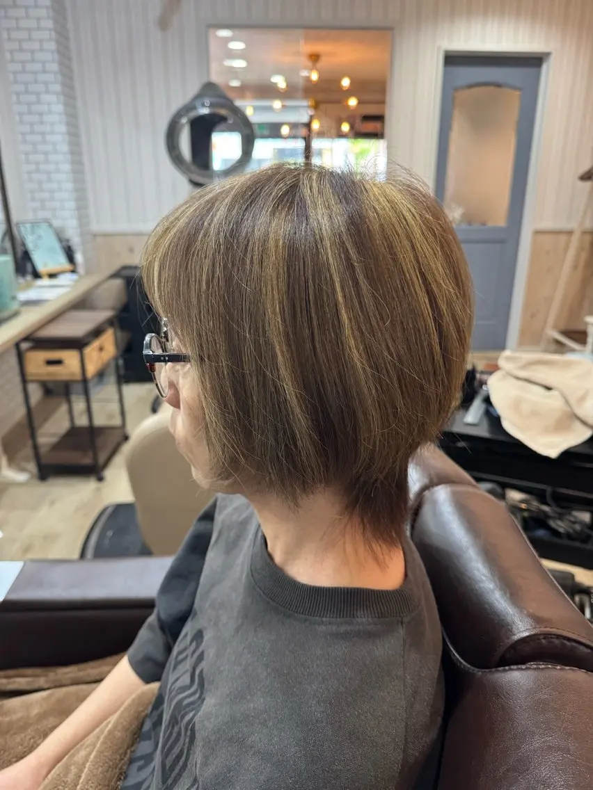 ミディアム カラー ハイライトカラー メッシュ ハイライト ウルフカット 樋口 まさみのヘアスタイル