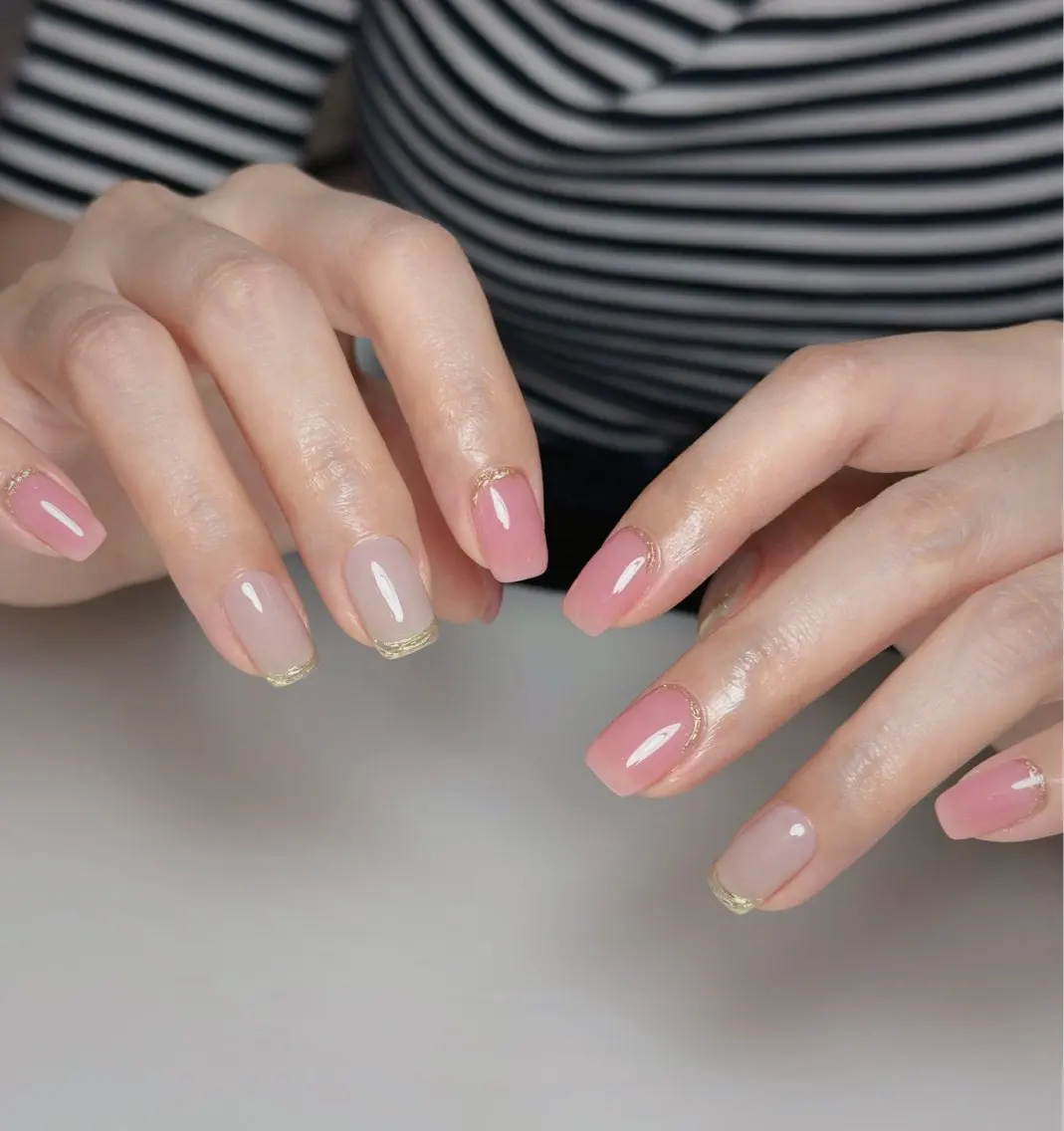 ネイル オーロラネイル 長さ出し フットネイル 韓国ネイル ラメ(グリッター) 👍thumbs up nail👍のネイルデザイン