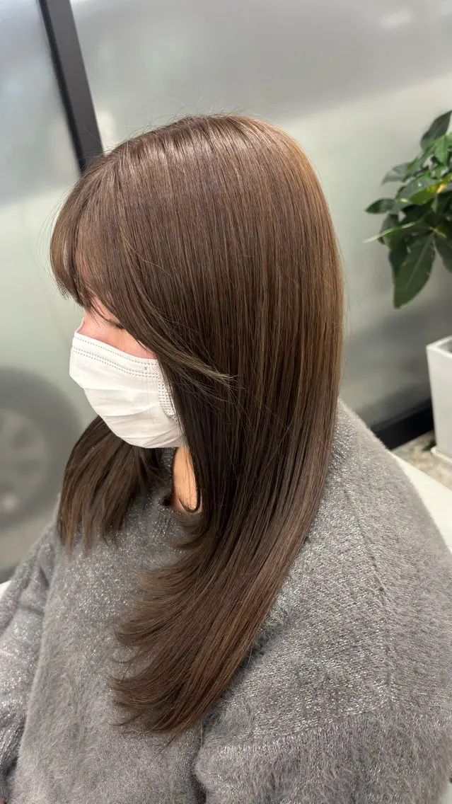 ロング 顔まわりレイヤー 顔周りカット レイヤーカット makoto⌇レイヤ ー⌇艶カラー🍒‎のヘアスタイル