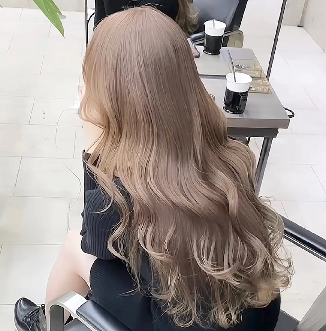 ロング カラー ベージュカラー ブリーチ ミルクティーベージュ ayano ♡のヘアスタイル