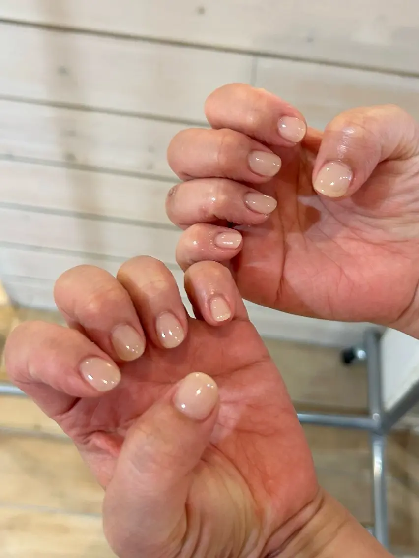 ネイル ハンドネイル 𝗶𝗿𝗼𝗵𝗮 ໒꒱ 𓏸*˚のネイルデザイン