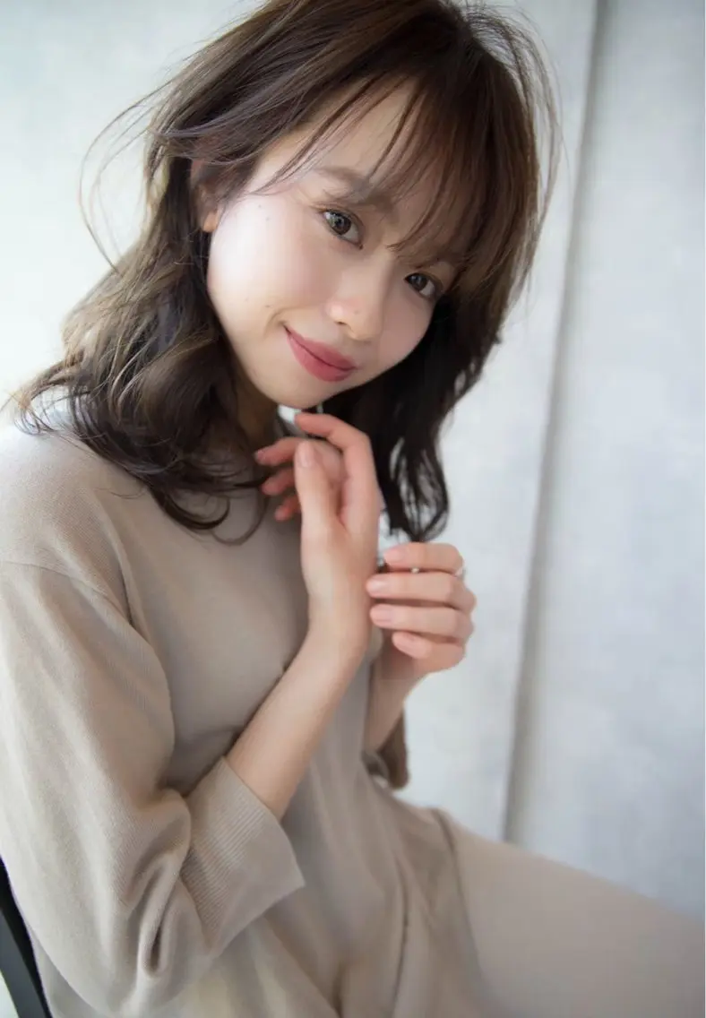セミロング 菅野 凪紗のヘアスタイル
