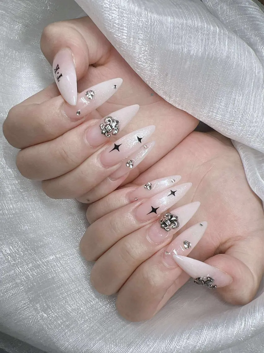 ネイル 長さ出し グラデーション 卒業式 キラキラネイル マグネットネイル ハンドネイル Lee Nailsのネイルデザイン