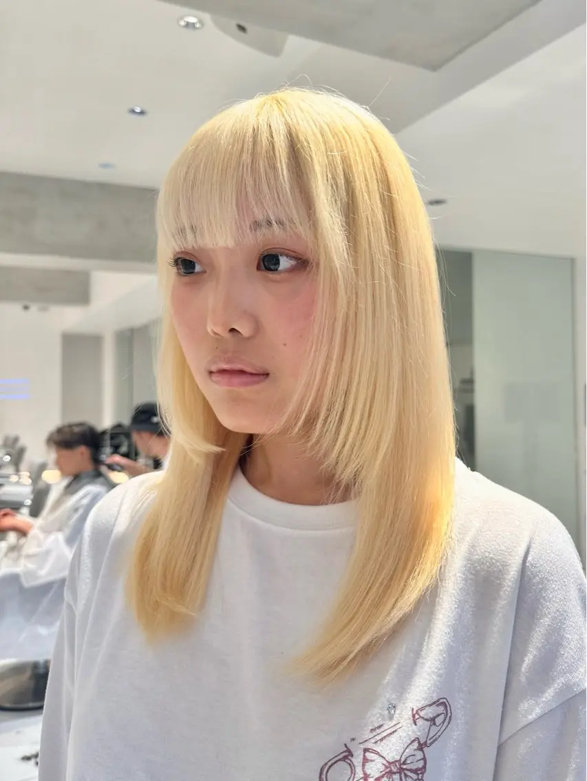 カラー ブリーチ 抜きっぱなしブロンド ブロンド ヘアカラー AIKA🤍 カットモデル募集🫧のヘアスタイル