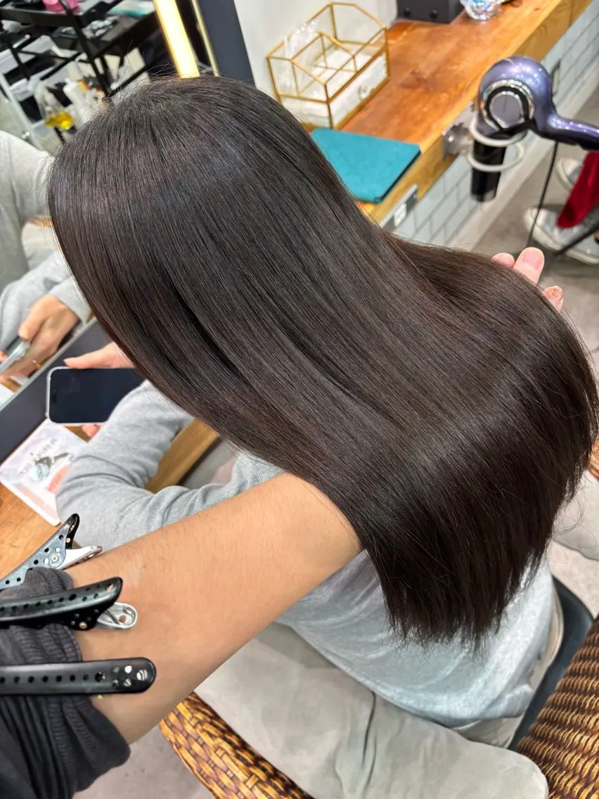 セミロング 縮毛矯正 似合う赤み消しカラー ＊こうき［恵比寿］のヘアスタイル