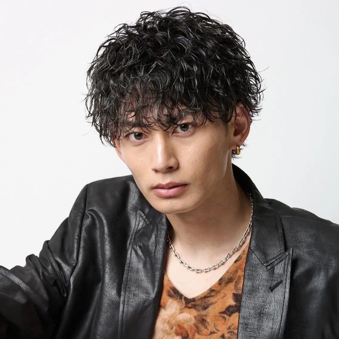 【🔥リピーター人気メニュー🔥】メンズカット＋デザイン似合わせパーマの写真