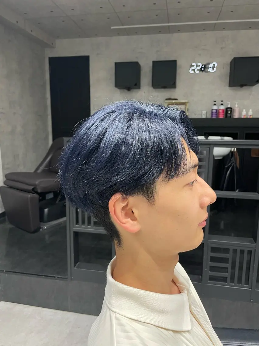 ショート カラー メンズ メンズブリーチ ブリーチ ブルーカラー ネイビーカラー 垢抜けメンズパーマ /颯太のヘアスタイル