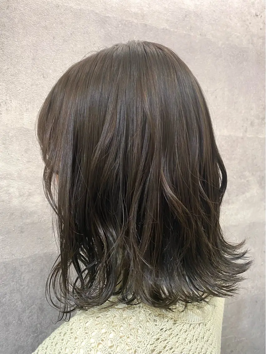 ミディアム カラー アッシュ 透明感カラー オリーブアッシュ カット ヘアカラー トリートメント 𝑺𝒂𝒌𝒊 🩶マンツーマン施術のヘアスタイル
