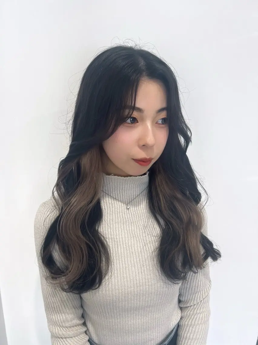 ロング カラー 暗髪🩶ラベンダー/ ブルー/ユウナ🤍のヘアスタイル