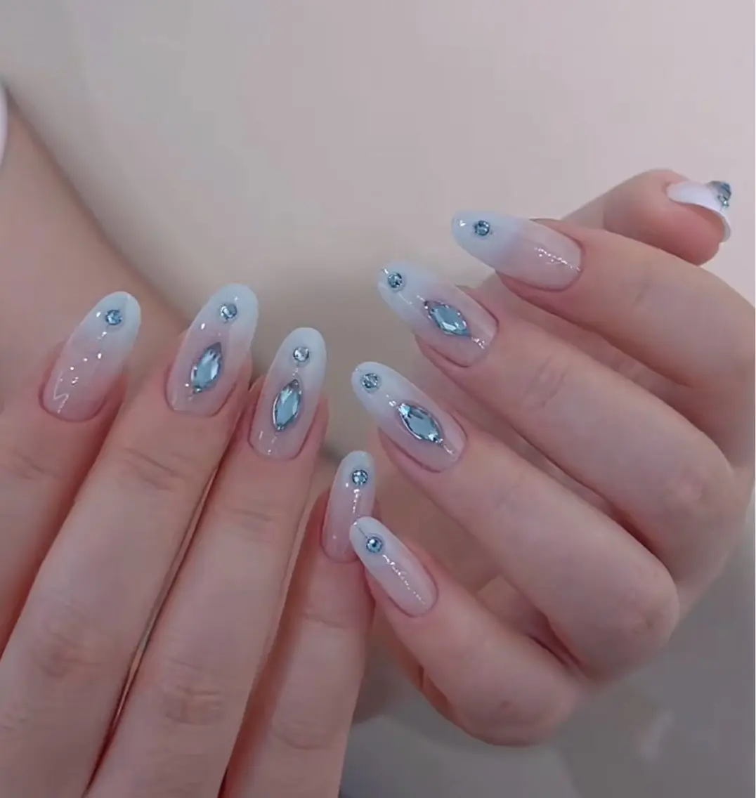 ネイル 桜ネイル フットネイル フレンチネイル グラデーション 氷ネイル・うるうるネイル ハンドネイル Lynn_ Nailのネイルデザイン
