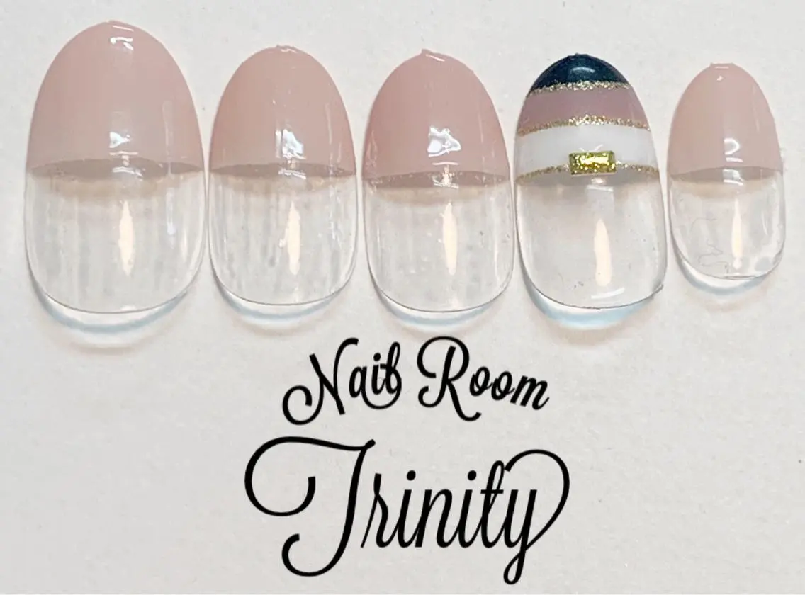 ネイル ハンドネイル Trinity ネイリストスタッフのネイルデザイン