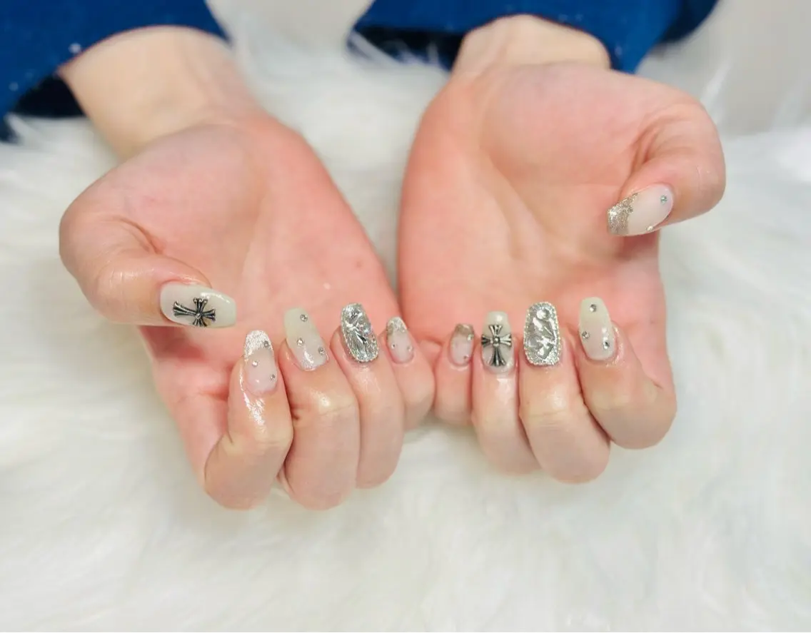 ネイル フレンチネイル マグネットネイル マグネットフレンチ 持ち込み nailsalon oluoluのネイルデザイン